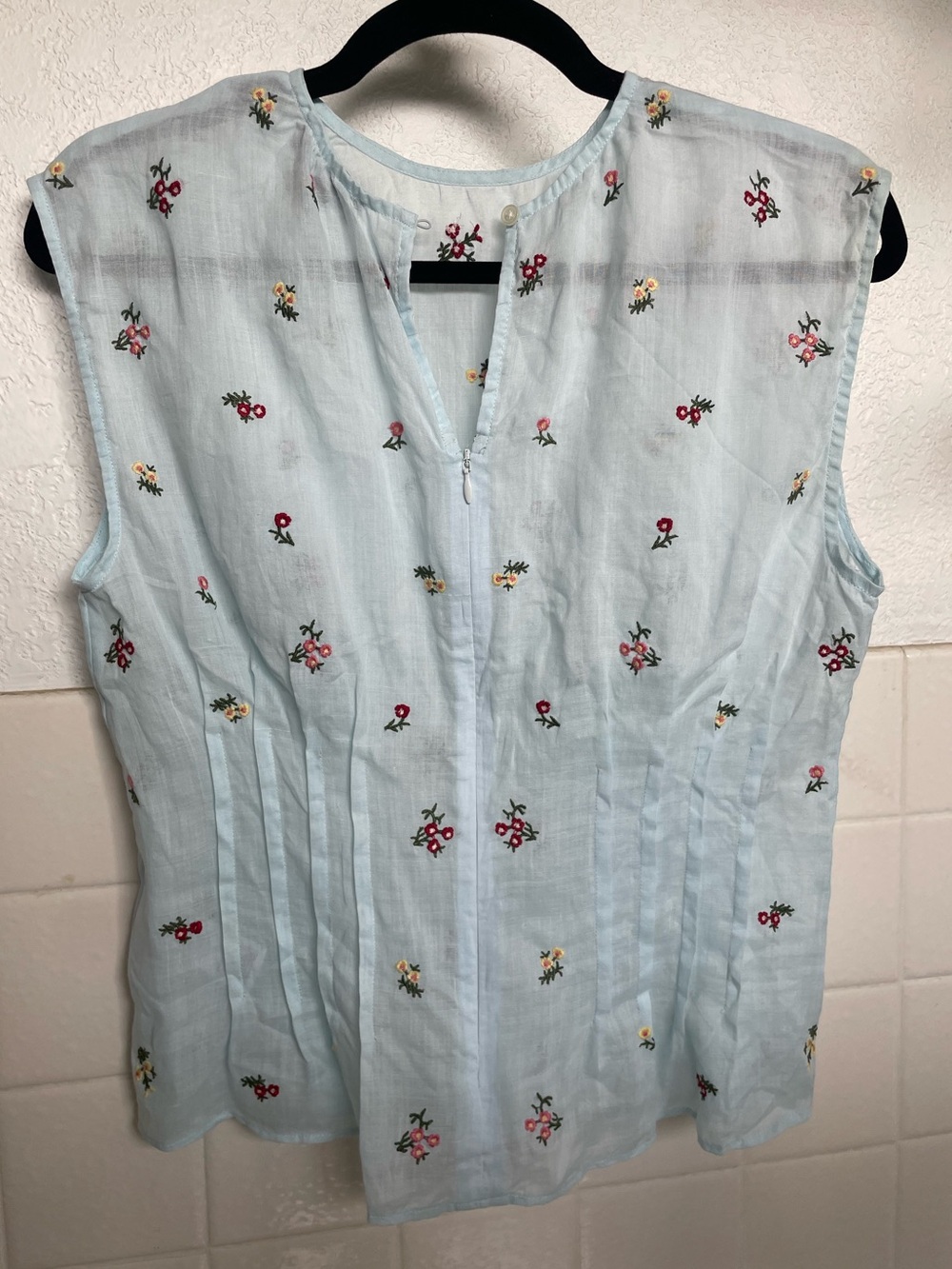 J. Crew Pintuck shell top in ramie with embroidered florals - Picture 3 of 6